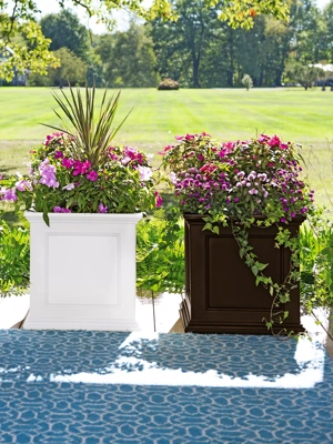 Fairfield Square Planter, 20" x 20"