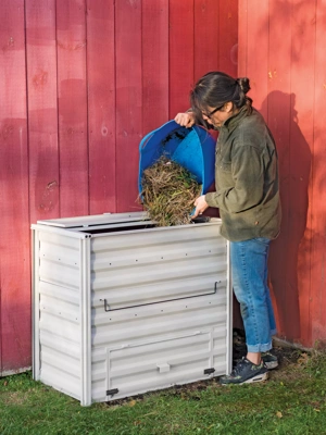 Gardeners Supply Company Deluxe Pyramid Composter II | Easy To Use Outdoor  Compost Piles Bin With Rain Collecting Lid & Side Vents for Good Aeration 