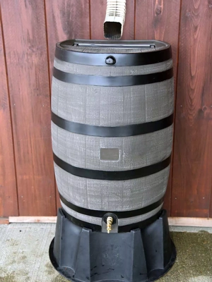 Flat Back Brass Spigot Rain Barrels, 50 Gallon