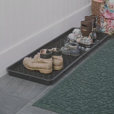 Large Boot Tray with snowy boots on it and water glutton mat behind it