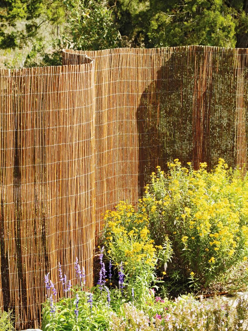 Harbor Gardens R649HG 13 x 5 ft. Decorative Garden Willow Wood Fencing