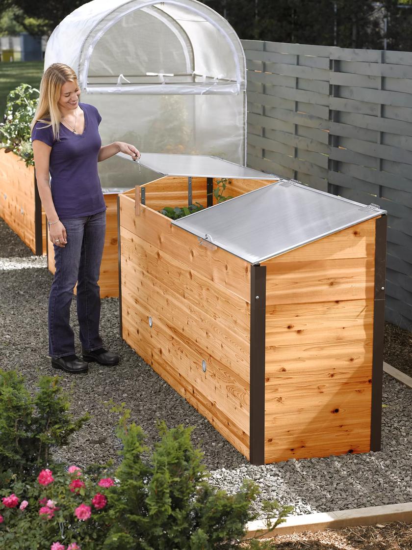 Image of Raised bed made of aluminum with grow light