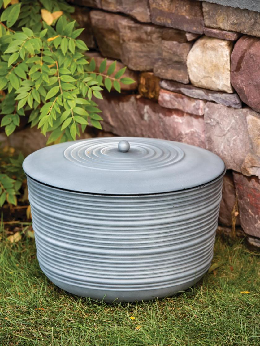 Ribbed Hose Pot with Lid